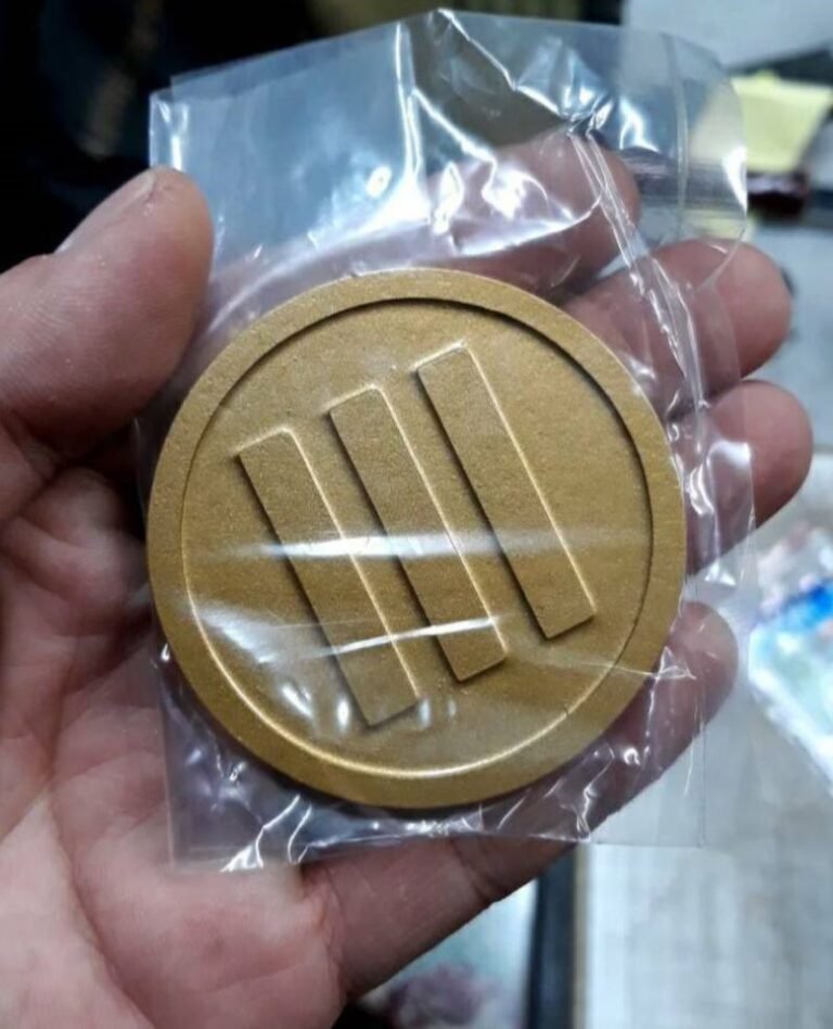 １５-鋁質蝕刻銘牌（烤金漆）